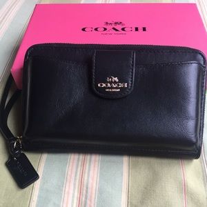 NWT Coach black leather wallet with box 🖤✨🖤